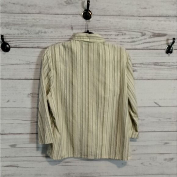 "First Issue" ( a liz Claiborne company) woman's shirt - Picture 3 of 10